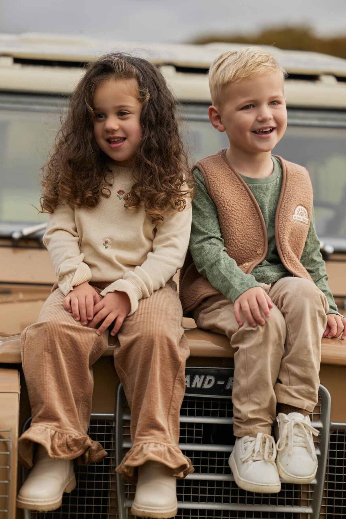 Bambini con capi della collezione Safari Friends di Little Dutch